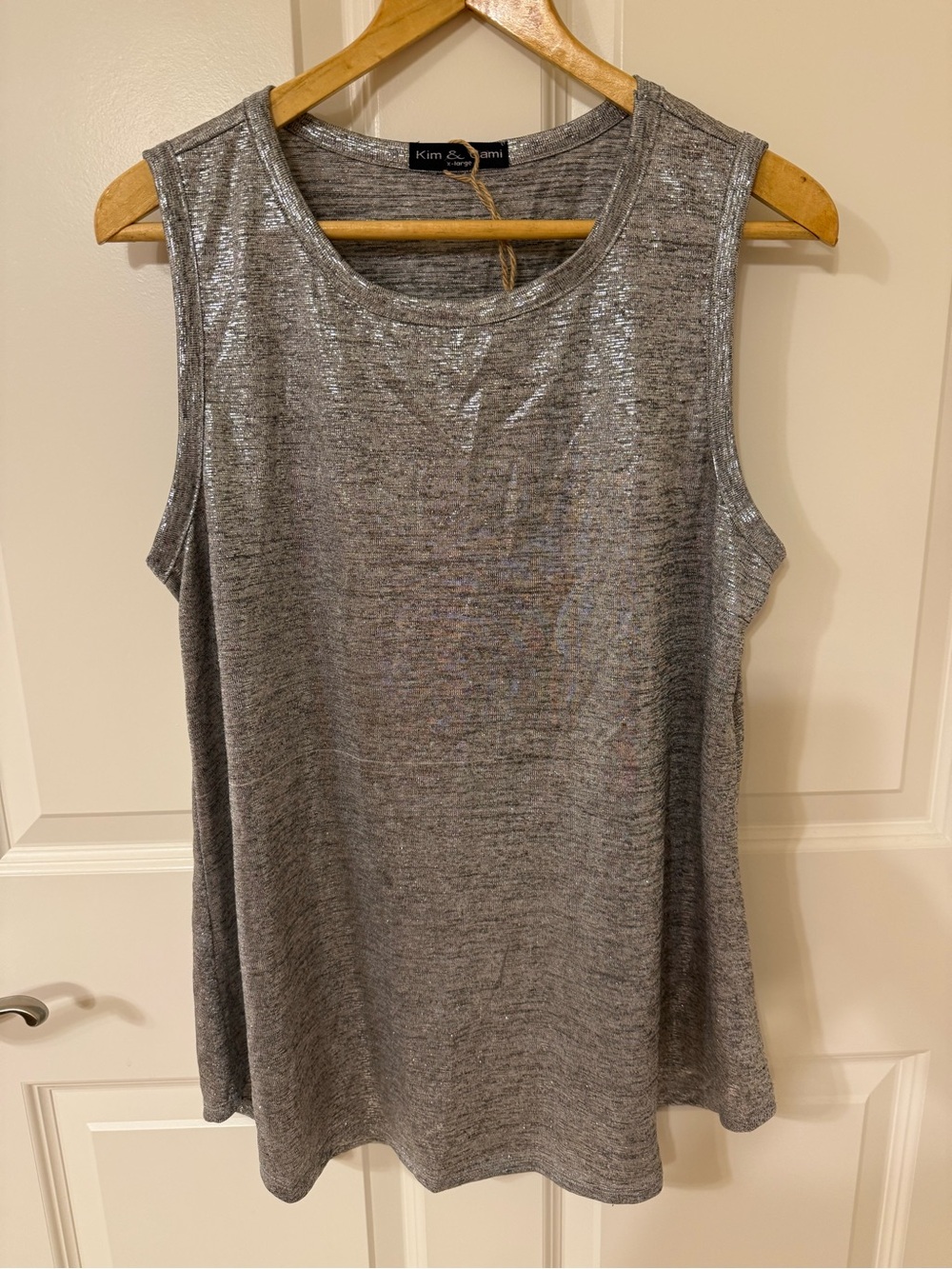 Kim & Cami Women’s  Silver Sleeveless Top Women's XL Shiny Never Worn EUC